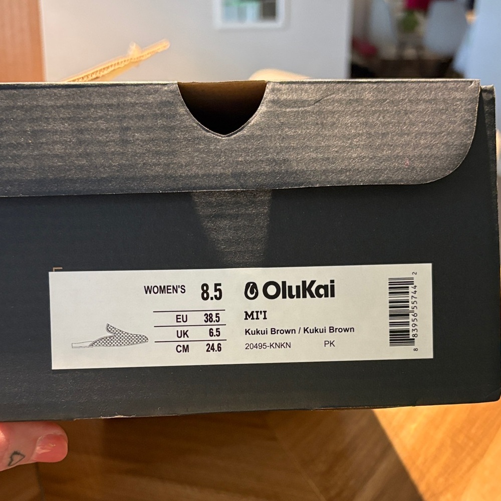 OluKai Woven Slip-On Mule — Tan
Brand new in original box - Picture 2 of 6